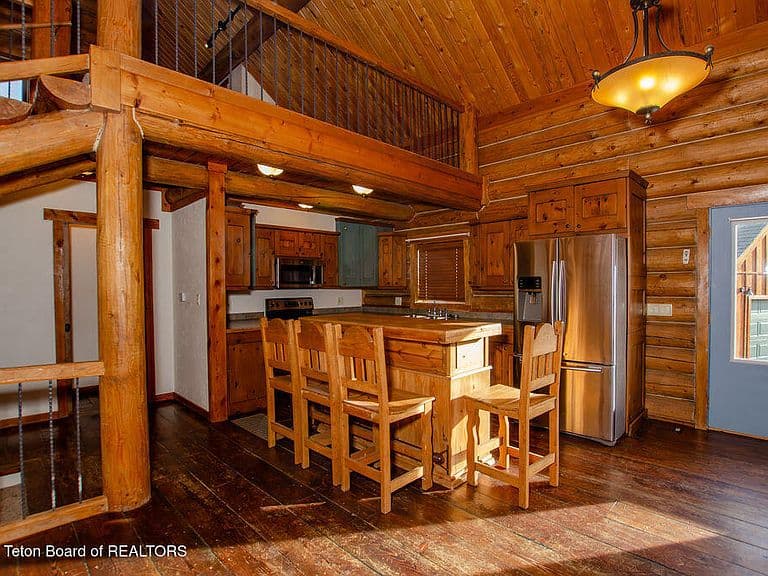 33 Hardman Cir photo 4