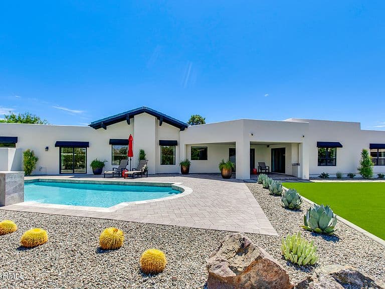 2409 E SOLANO Drive photo 1