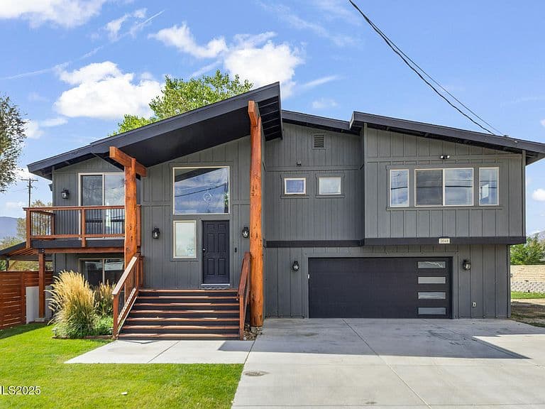 2048 Poole Way photo 1