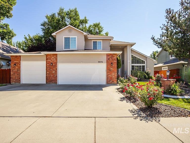 5674 N Heathrow Way photo 2