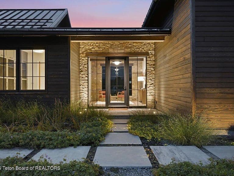 8540 Porter Loop photo 5