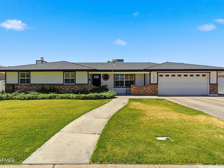 1655 E GLADE Avenue photo 2