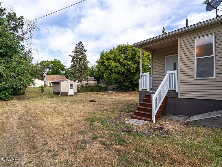 622 Holly Ave photo 4