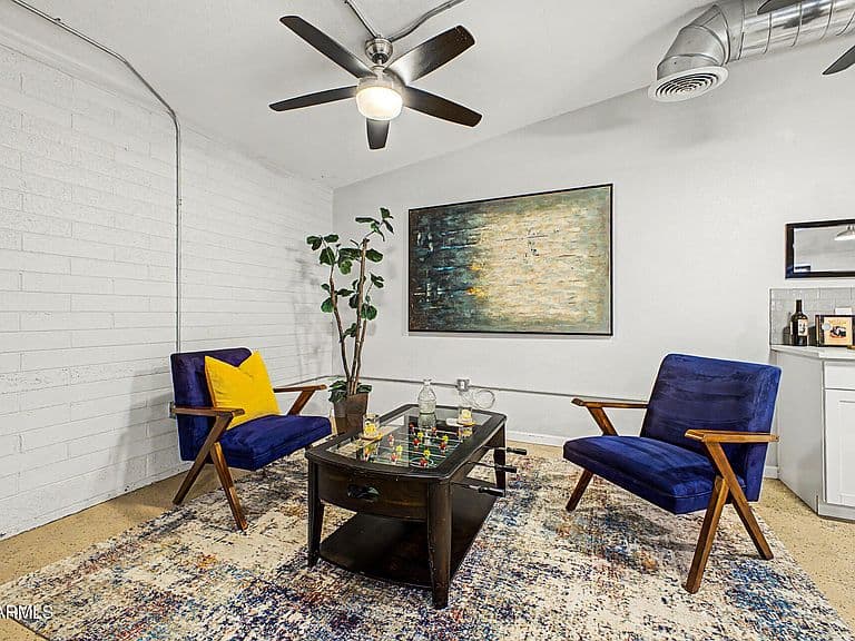 6919 E MORELAND Street photo 1