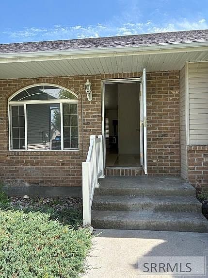 1145 Ashland Dr photo 3