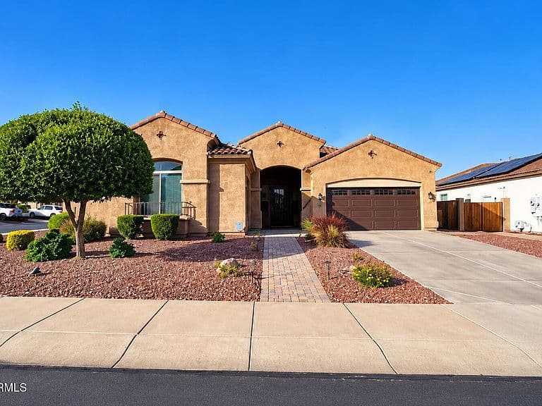 18424 W CINNABAR Avenue photo 2