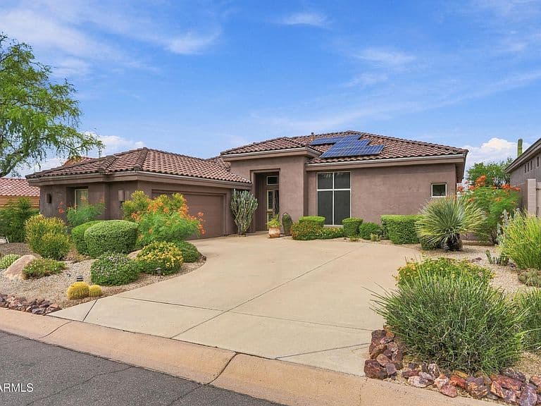 9522 E CAVALRY Drive photo 1