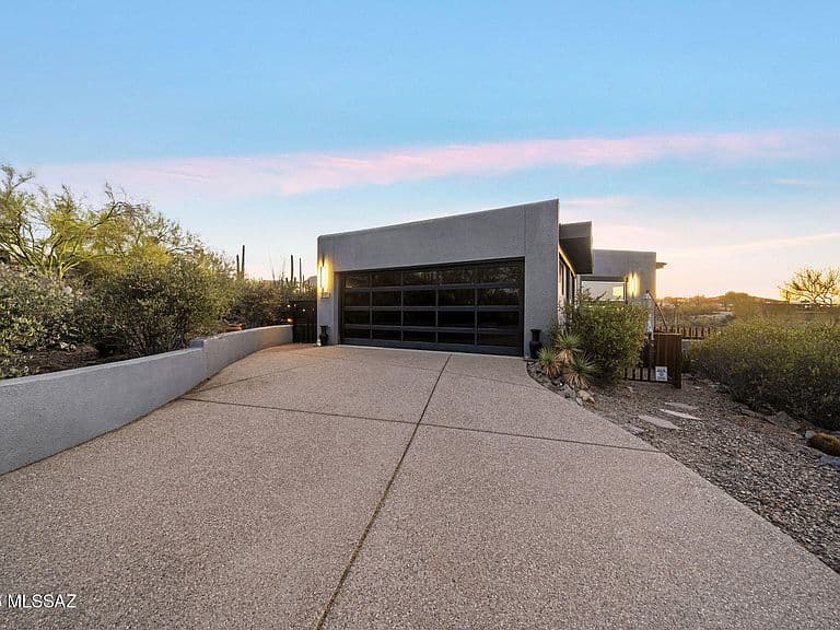 2081 N Calle Del Suerte photo 5