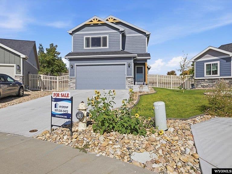 844 Cheney Loop photo 2
