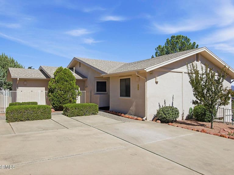 702 E CINNABAR Drive photo 4
