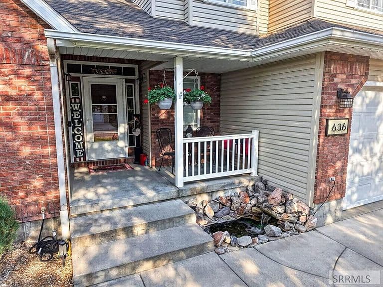 636 Gary St photo 4