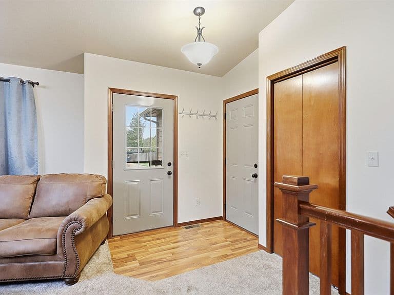 430 N Jenny Ave photo 3