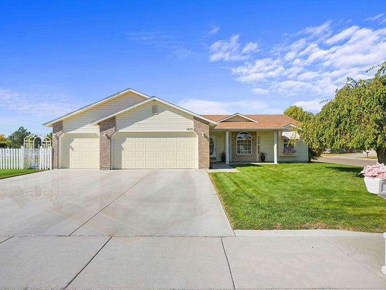 1423 S Bonneville Dr photo 2
