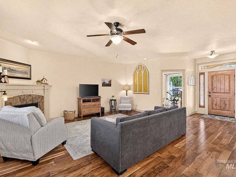1424 W Raelin Dr photo 5
