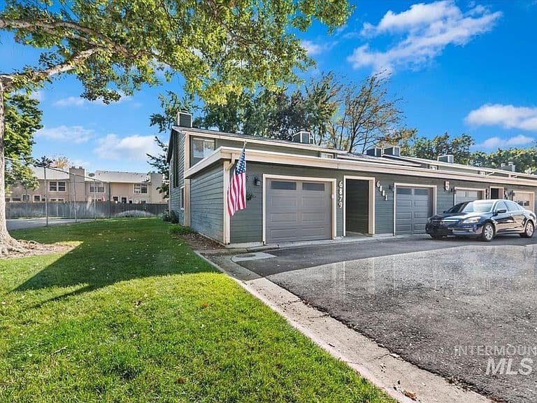 6879 W Maxwell Ln photo 1
