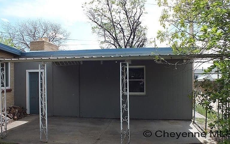 808 Windmill Rd photo 3