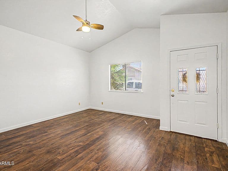 1122 E CHARLESTON Avenue photo 4