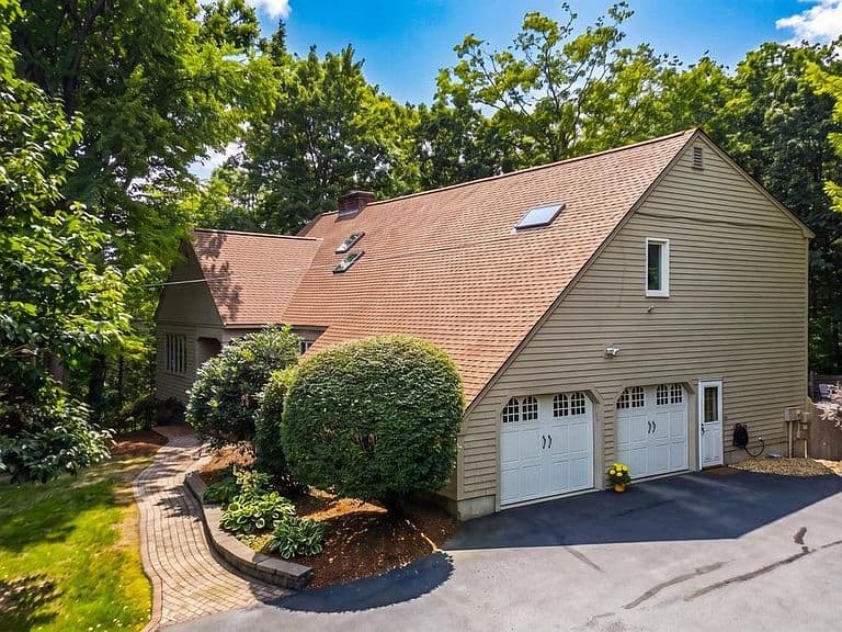 35 Hyacinth Drive photo 3