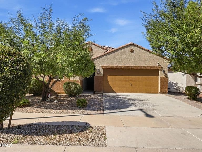 17990 W LOUISE Drive photo 1