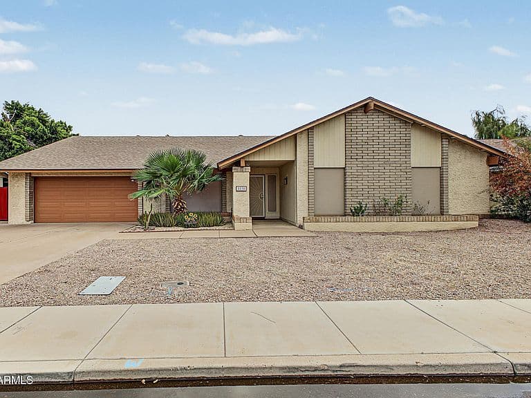 2238 W NARANJA Avenue photo 4
