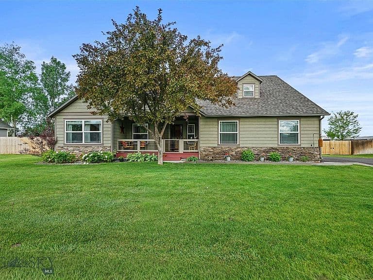 325 Mactavish Ln photo 2
