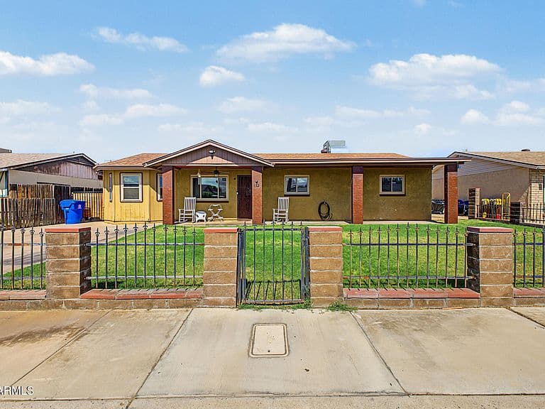 132 W ELY Lane photo 2