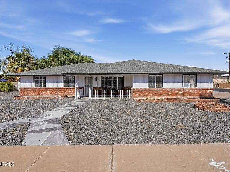 1756 N SUMMER Circle photo 1