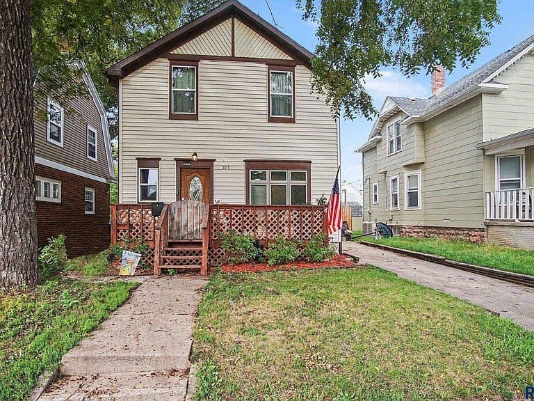 207 S Summit Ave photo 1