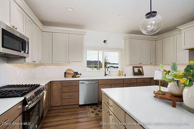 490 E Sandmyrtle Ave photo 4
