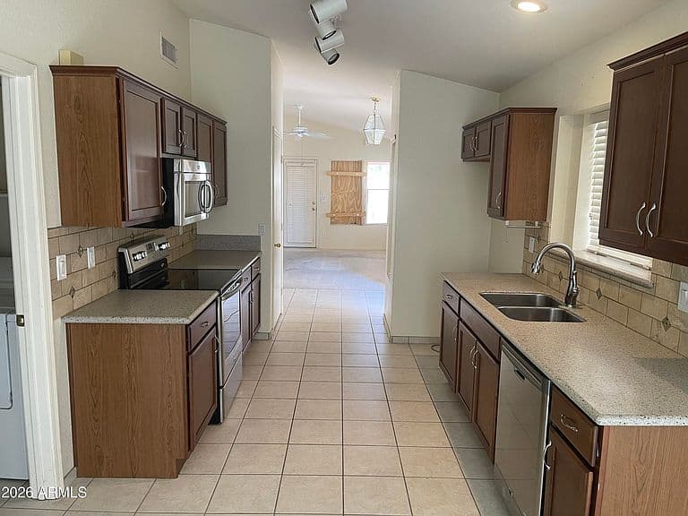 2360 S APACHE Drive photo 4