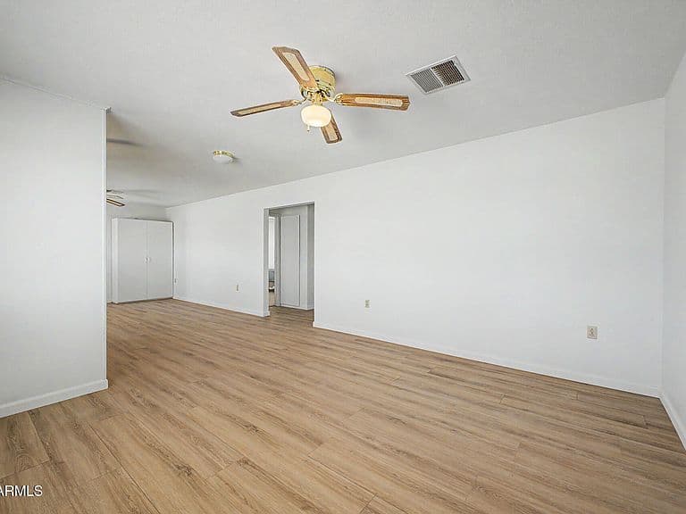 20221 E MAYFIELD Road photo 5