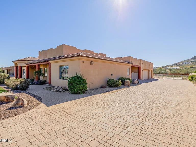 1815 W Maddock Rd photo 5