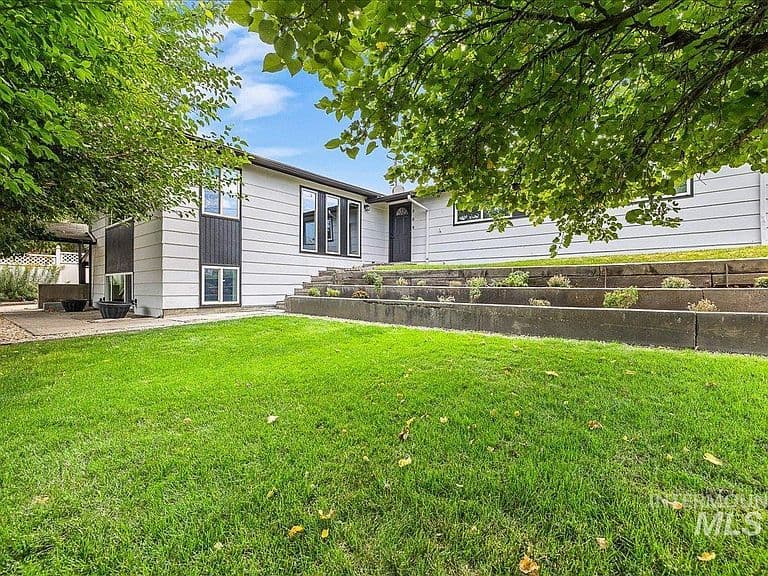 289 W Arthur Ave photo 2