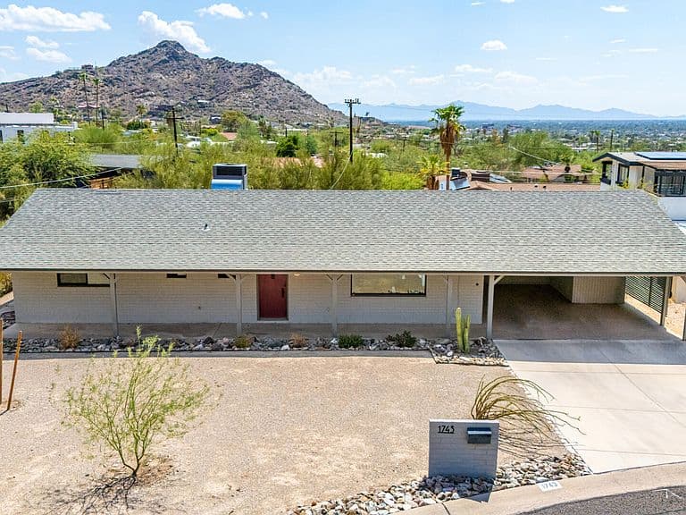 1743 E CINNABAR Avenue photo 3
