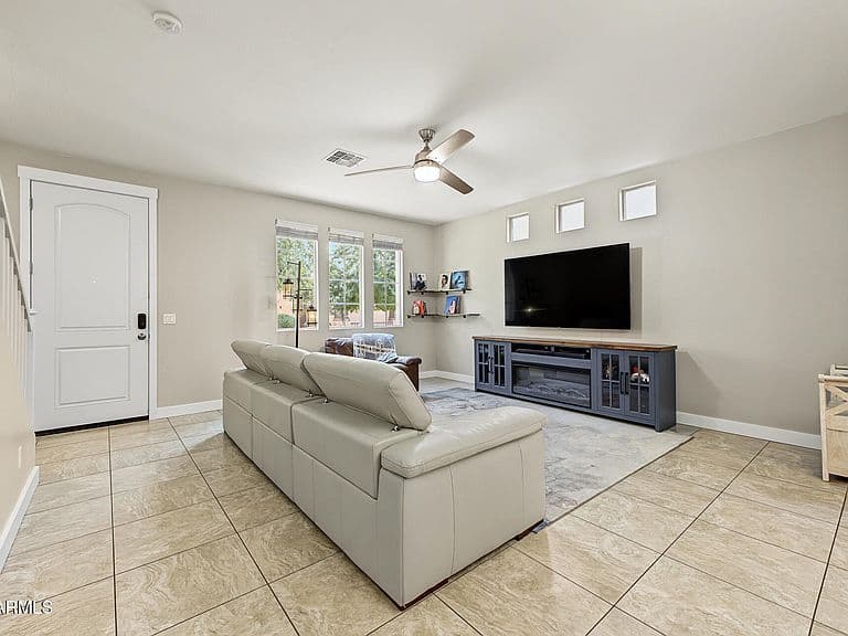 2040 E HEARTWOOD Lane photo 5