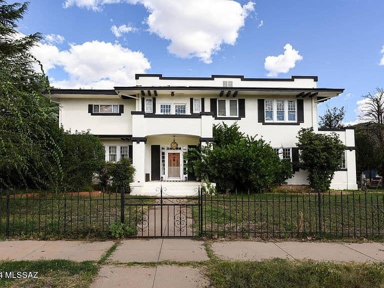 200 E Vista St photo 1