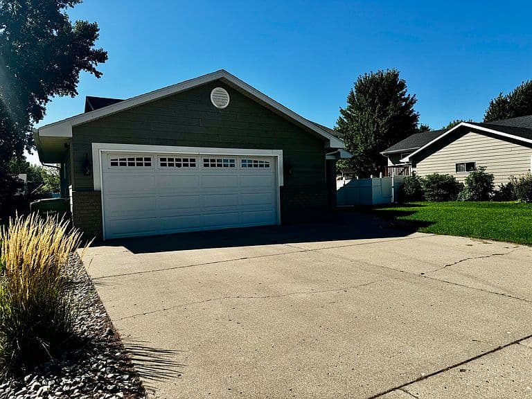 1104 Yorktown Dr photo 2