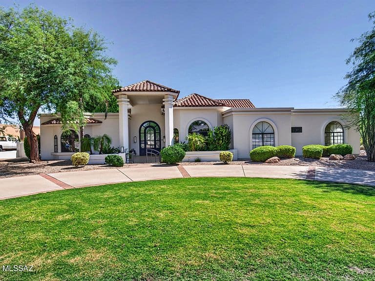 10541 E Windrose Dr photo 3