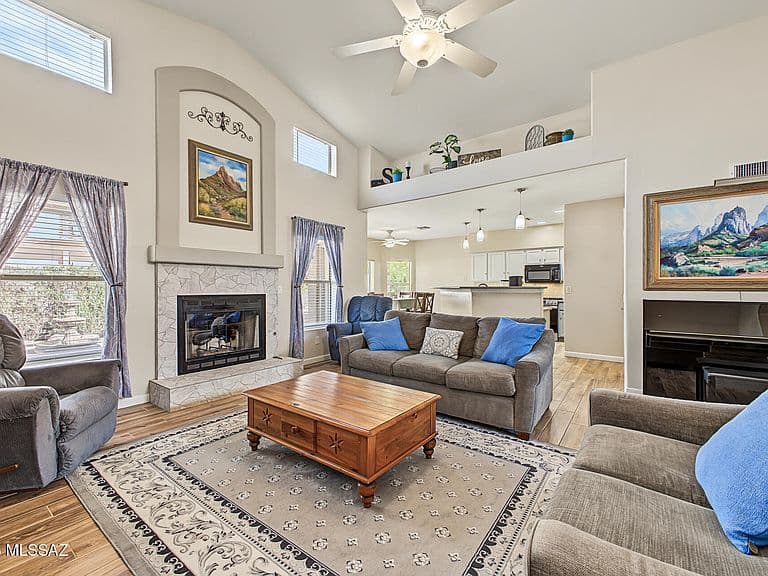 8408 N Poudre Dr photo 2