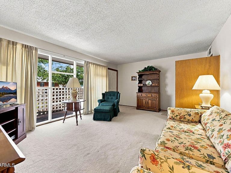 7015 W WOLF Street photo 5