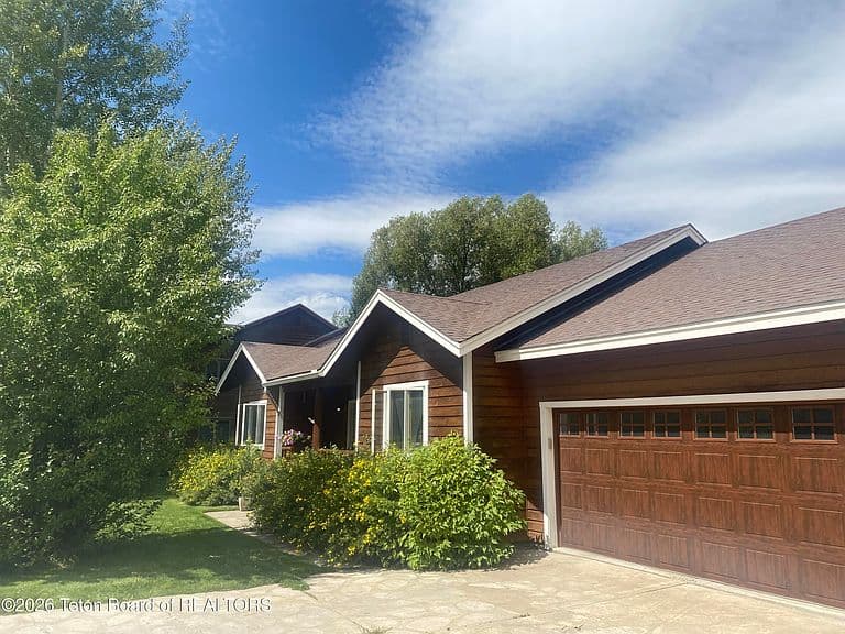 865 Seneca Ln photo 3