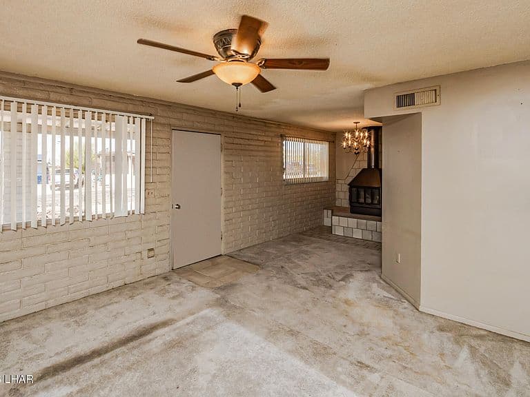2090 Alta Vista Dr photo 5