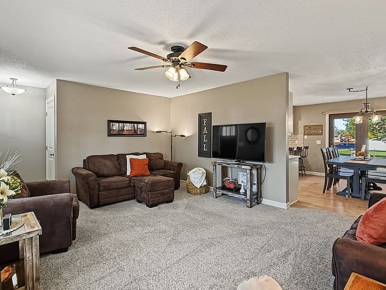 506 N Mundt Ave photo 4