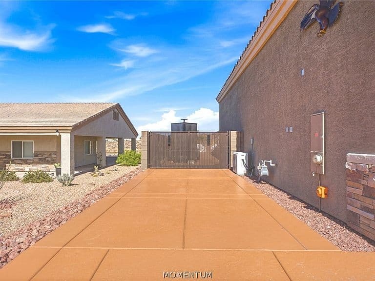 2563 Climbing Rock Lane photo 5