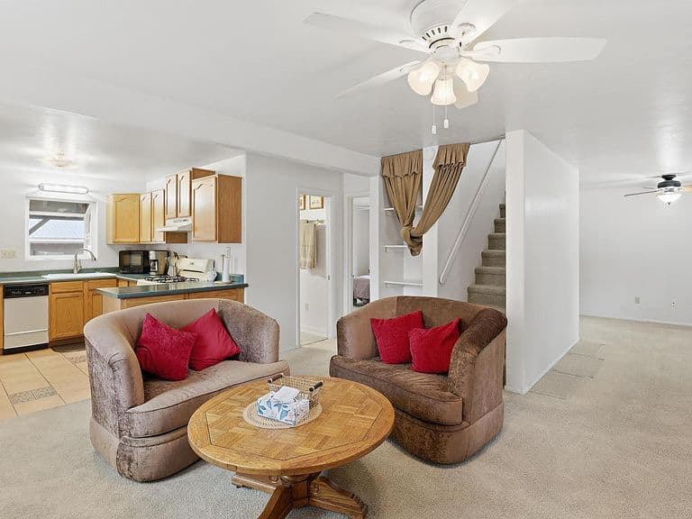 518 N Colcord Rd photo 3