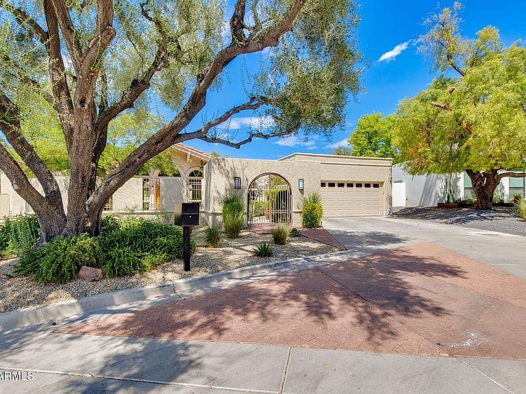 2412 E SOLANO Drive photo 2