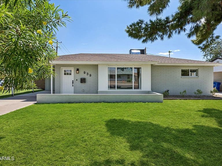 939 E BERRIDGE Lane photo 1