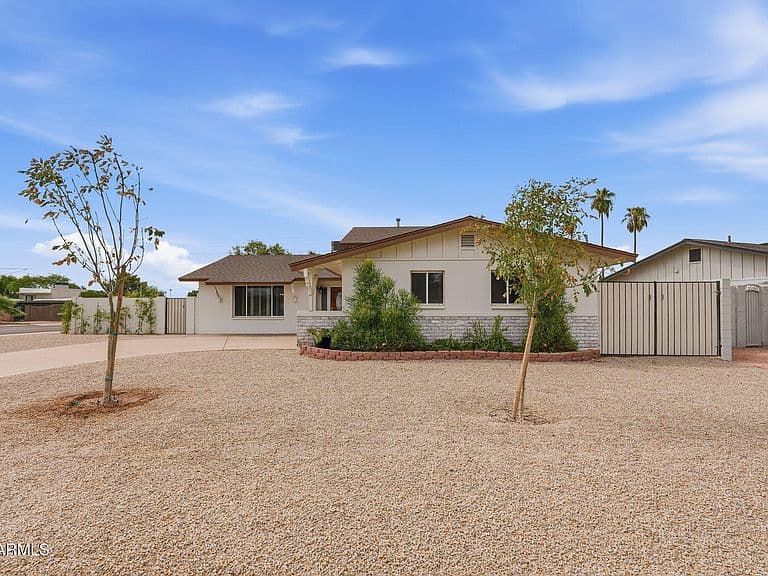 8355 E STELLA Lane photo 2