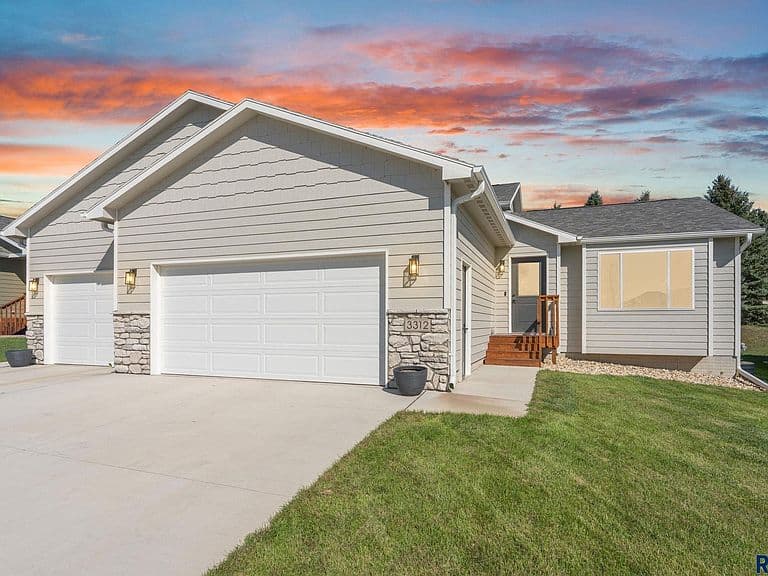 3312 N Geneva Trl photo 1