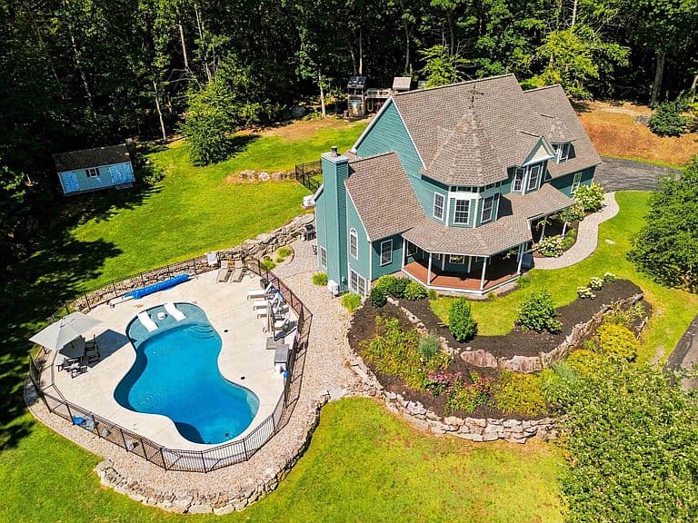 6 Harrington Drive photo 1